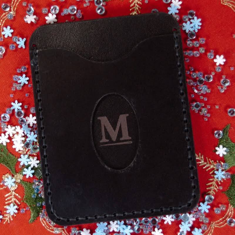 Thumb slot bank card holder with Metsala logo